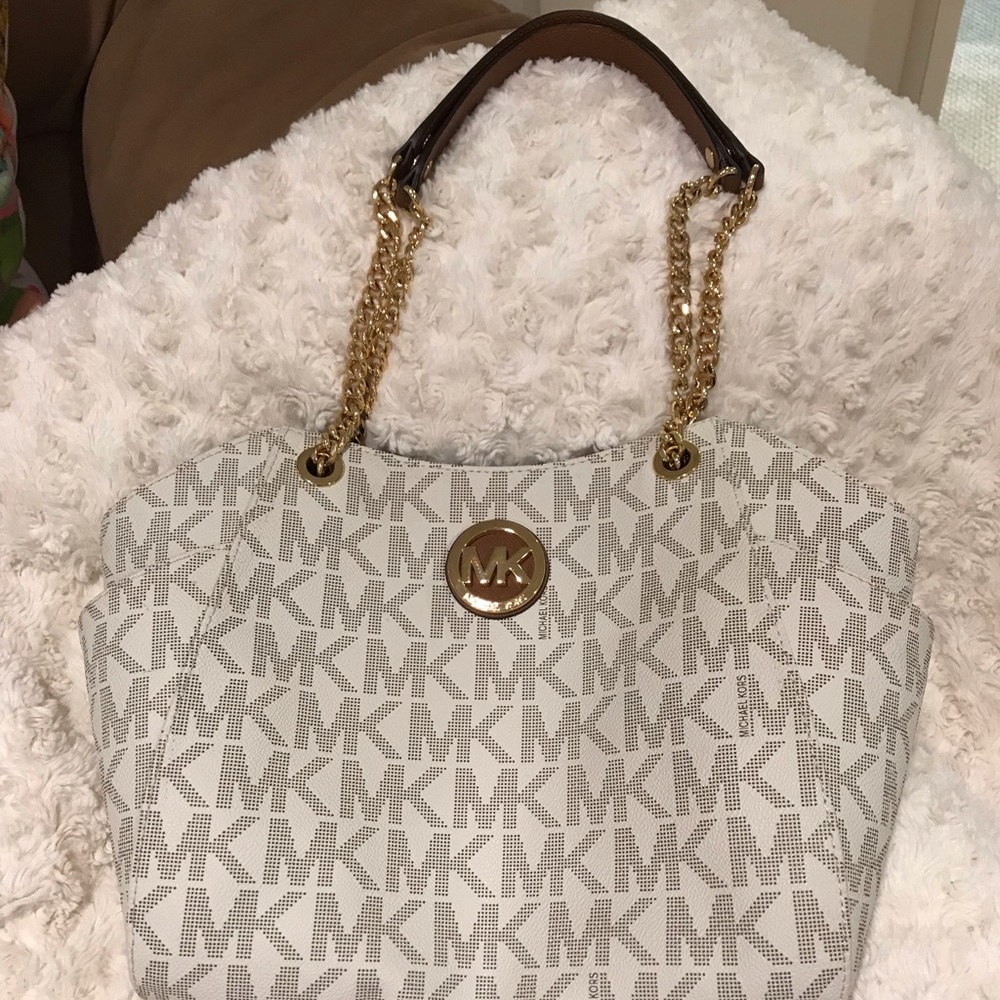 MK jet set vanilla large chain shoulder tote